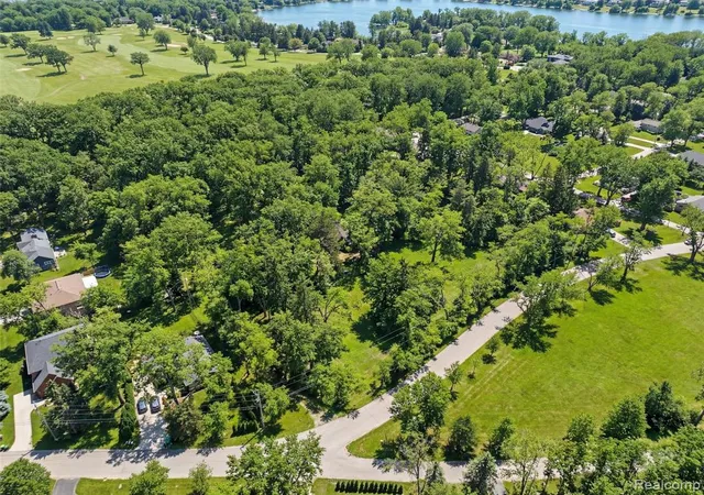 Homes for sale in Orchard Lake, MI | 3655 Shady Beach Blvd, Orchard Lake, MI 48324 | MLS# 60978814