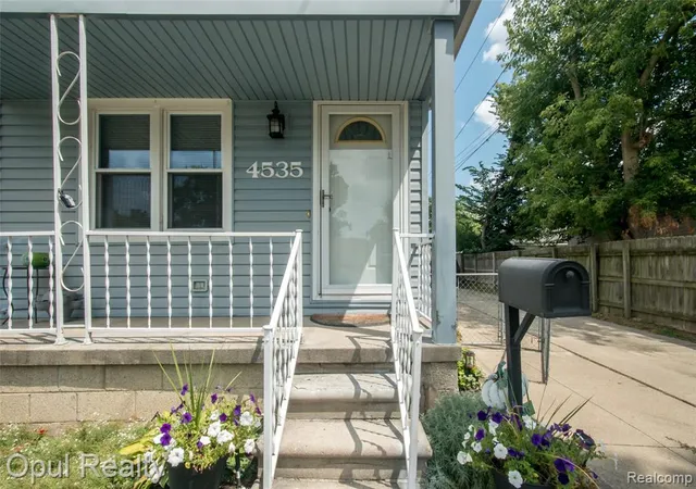 Photo 4 of Sale Pending at 4535 Niagara St, Wayne, MI 48184 | MLS# 61019107 | Listing updated on 2026-09-02