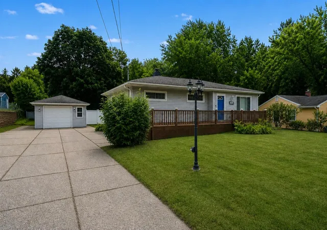 2nd image of 1534 Katrina Dr, Grand Rapids, MI 49508 | MLS# 70552408