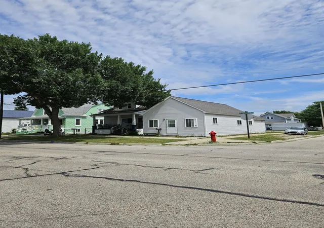 2nd image of 827 S Farragut St, Bay City, MI 48708 | MLS# 50217391