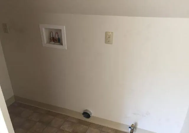 Listing Photo 4 - Condo for sale in building located at 827 S Farragut St, Bay City, MI 48708