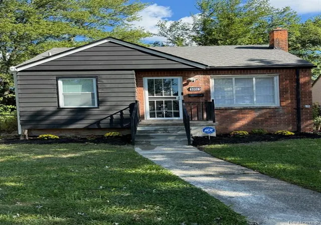 1st image of 16083 Manning St, Detroit, MI 48205 | MLS# 60968038