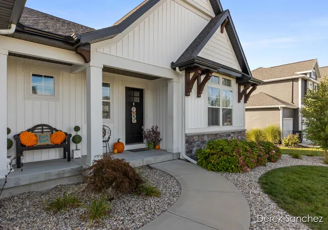2nd image of 3221 Rocaway Dr, Hudsonville, MI 49426 | MLS# 70534886
