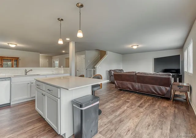 4th image of 410 Settlers Cvs, Tecumseh, MI 49286 7739 | MLS# 61009937