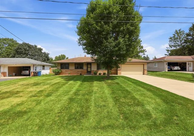 2nd image of 2320 Tamrack St, Kalamazoo, MI 49006 | MLS# 70553323