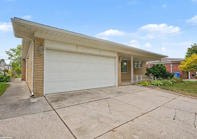 Photo 3 of Sale Pending at 14250 Ivanhoe St, Warren, MI 48088 | MLS# 50220136 | Listing updated on 2026-09-03