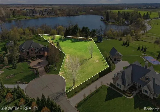 2nd image of 69225 Lake Point Ct, Bruce Twp, MI 48065 | MLS# 60985202