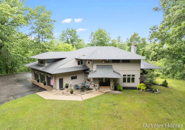Photo 2 of Sale Pending at 333 Fennessey St, Grand Rapids, MI 49534 | MLS# 70539855 | Listing updated on 2026-08-19