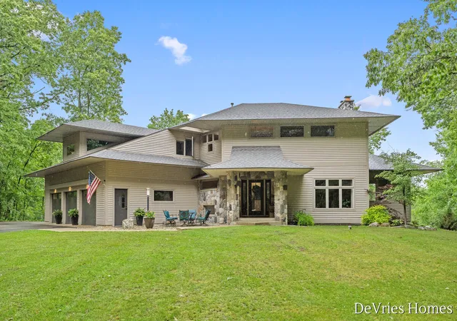 Photo 3 of Sale Pending at 333 Fennessey St, Grand Rapids, MI 49534 | MLS# 70539855 | Listing updated on 2026-08-19