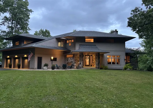 Photo 3 of Sale Pending at 333 Fennessey St, Grand Rapids, MI 49534 | MLS# 70539855 | Listing updated on 2026-08-19