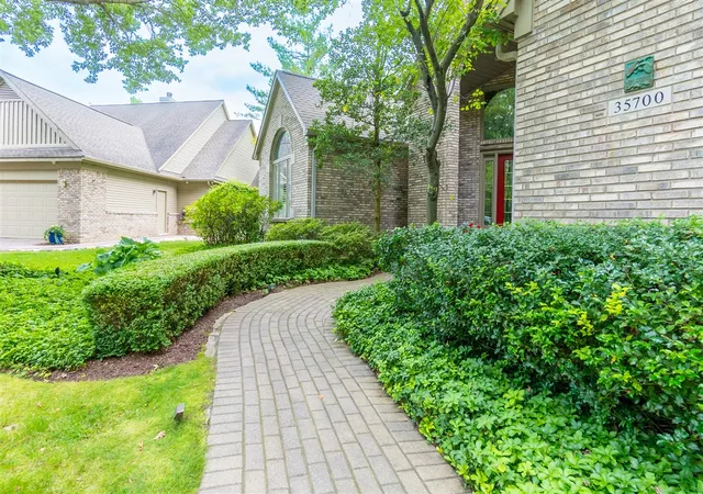 3rd image of 35700 Cross, Farmington Hills, MI 48331 | MLS# 70535122