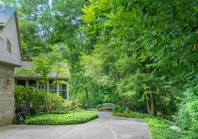5th image of 35700 Cross, Farmington Hills, MI 48331 | MLS# 70535122