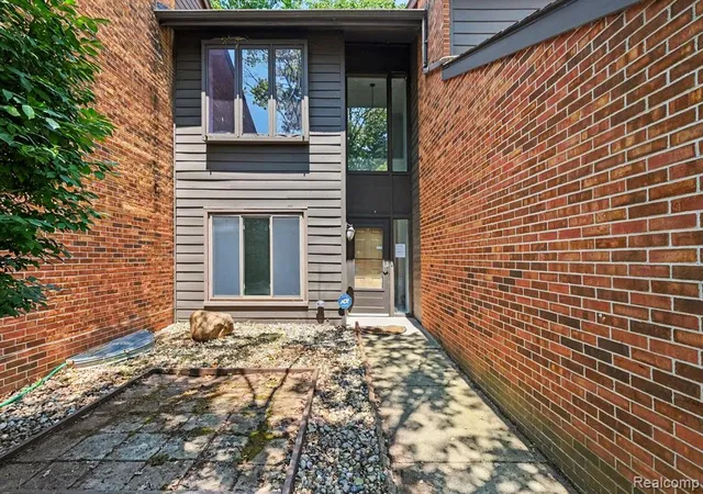Condo for sale at 2056 Walden Ct, Flint, MI 48532 2425 | MLS# 61009264