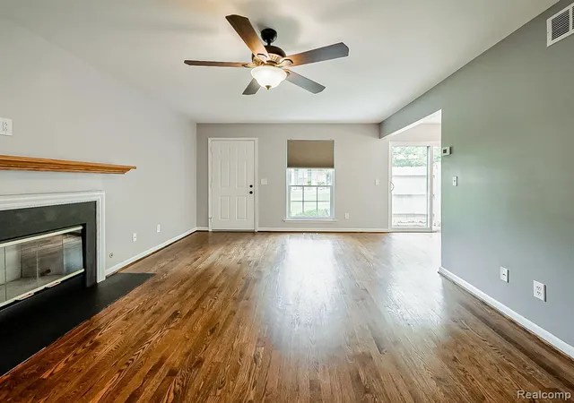Homes for sale in Waterford, MI | 160 Pine Tree Ridge Dr #3, Waterford, MI 48327 | MLS# 61005229
