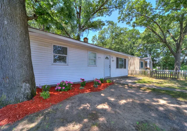 Photo 2 of Sale Pending at 2115 Valley St, Norton Shores, MI 49444 | MLS# 70480689 | Listing updated on 2025-10-29