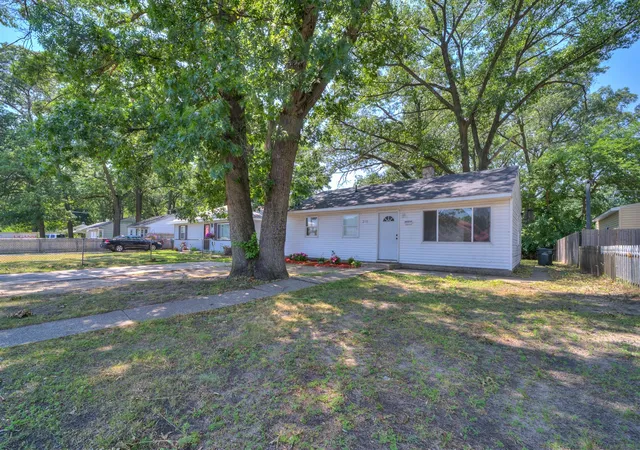 Photo 3 of Sale Pending at 2115 Valley St, Norton Shores, MI 49444 | MLS# 70480689 | Listing updated on 2025-10-29