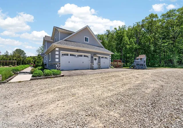 Homes for sale in Romulus, MI | 26987 Crawford Rd, Romulus, MI 48174 | MLS# 60998054