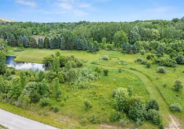 4th image of 9759 Jessica J Ln, Salem, MI 48175 | MLS# 60985710
