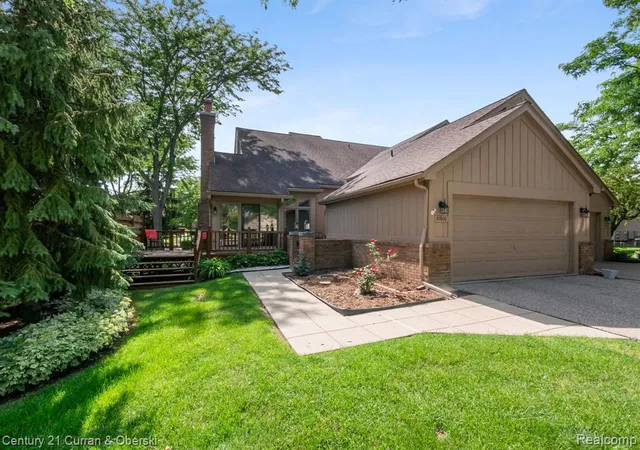 Homes for sale in Livonia, MI | 37600 N Laurel Park Dr, Livonia, MI 48152 | MLS# 61002446