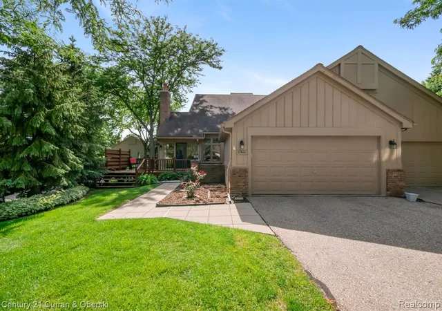 Homes for sale in Livonia, MI | 37600 N Laurel Park Dr, Livonia, MI 48152 | MLS# 61002446
