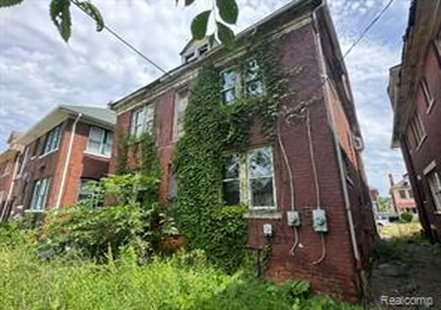 2nd image of 2262 Taylor St, Detroit, MI 48206 2062 | MLS# 61007112