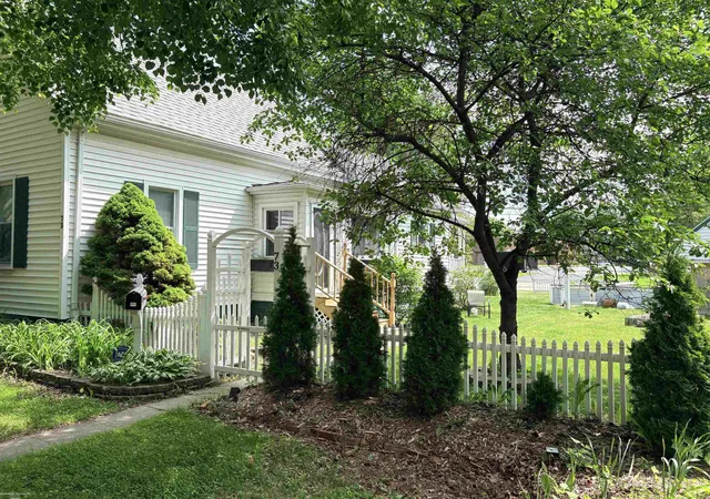 Photo 5 of Single Family Residence at 73 Smith St, Mount Clemens, MI 48043 | MLS# 50209270 | | Sold on 2026-06-23