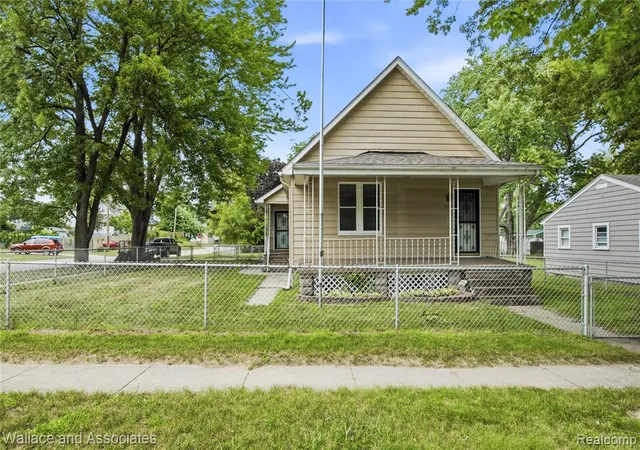 Photo 1 of Single family home for sale at 1429 Division St, Port Huron, MI 48060 6151 | MLS# 61015193 | Listing updated on 2026-08-30