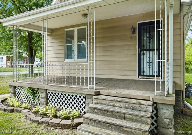 Photo 3 of Single family home for sale at 1429 Division St, Port Huron, MI 48060 6151 | MLS# 61015193 | Listing updated on 2026-10-10