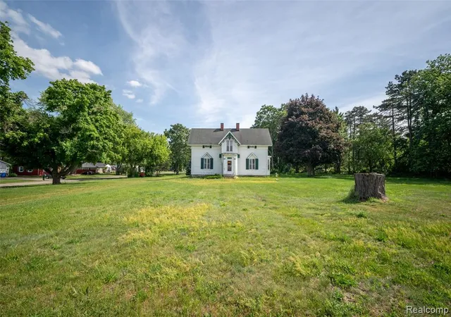 Homes for sale in Waterford, MI | 3557 W Walton Blvd, Waterford, MI 48329 | MLS# 61003884
