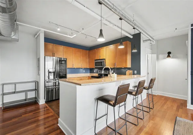 Listing Photo 4 - Condo for sale in building located at 600 Broadway Ave, Grand Rapids, MI 49504 - Unit #602