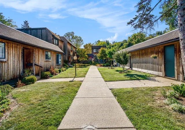 Photo 3 of Condo for sale at 2127 Pauline Ct, Ann Arbor, MI 48103 | MLS# 70500631 | Listing updated on 2025-11-04