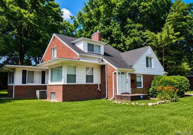 Homes for sale in Harper Woods, MI | 20552 Huntington Ave, Harper Woods, MI 48225 | MLS# 61007586