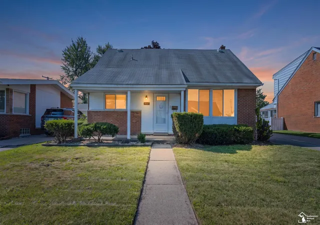 Single family home for sale at 14147 Huntington St, Riverview, MI 48193 | MLS# 50219918
