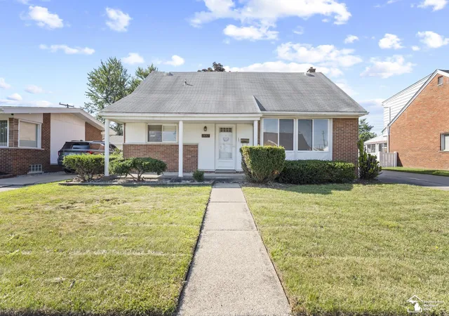 Photo 2 of Single family home for sale at 14147 Huntington St, Riverview, MI 48193 | MLS# 50219918 | Listing updated on 2026-09-14