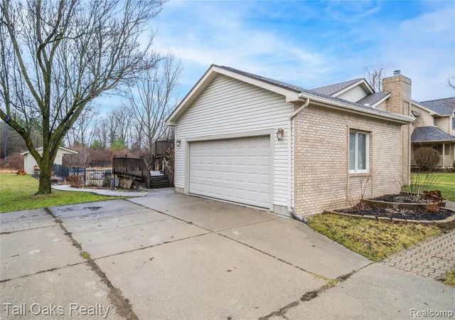 Homes for sale in Burton, MI | 2411 Briar Creek Ln, Burton, MI 48509 | MLS# 60975576