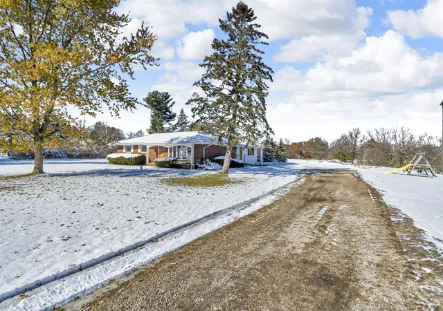 Photo 2 of Single family home for sale at 5480 White Rd, Cement City, MI 49233 | MLS# 70504359 | Listing updated on 2025-11-16