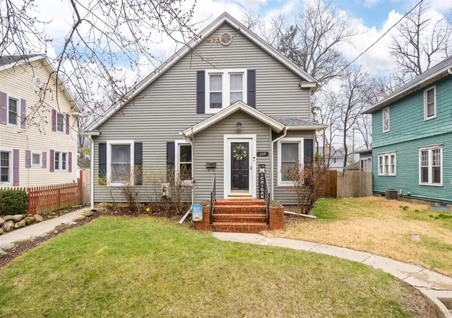 Photo 1 of Single family home for sale at 204 S Wisner St, Jackson, MI 49203 | MLS# 70514470 | Listing updated on 2026-04-04