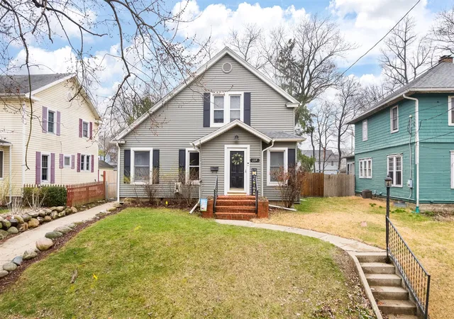 Photo 2 of Single family home for sale at 204 S Wisner St, Jackson, MI 49203 | MLS# 70514470 | Listing updated on 2026-04-04