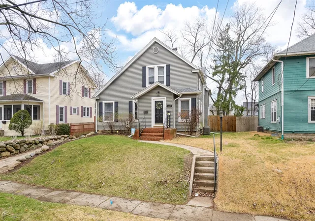 Photo 4 of Single family home for sale at 204 S Wisner St, Jackson, MI 49203 | MLS# 70514470 | Listing updated on 2026-04-04