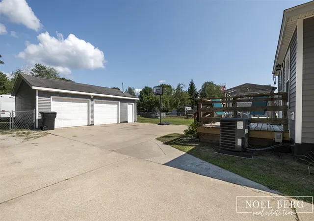 Photo 3 of Sale Pending at 1104 S Drent Rd, Muskegon, MI 49442 | MLS# 70550067 | Listing updated on 2026-08-26