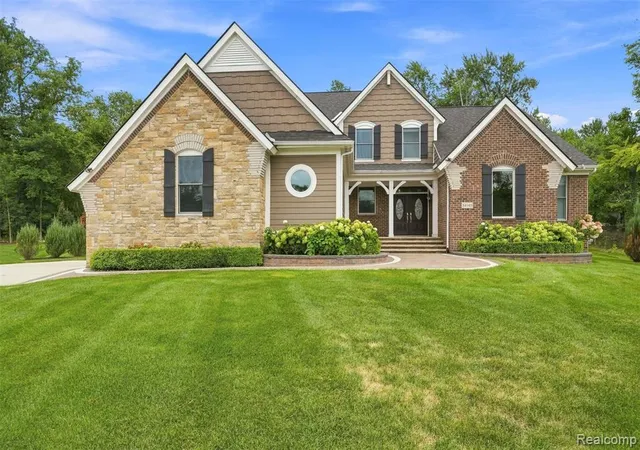 Photo 1 of Single family home for sale at 34145 Oak Forest Dr, Farmington Hills, MI 48331 | MLS# 61021052 | Listing updated on 2026-08-30