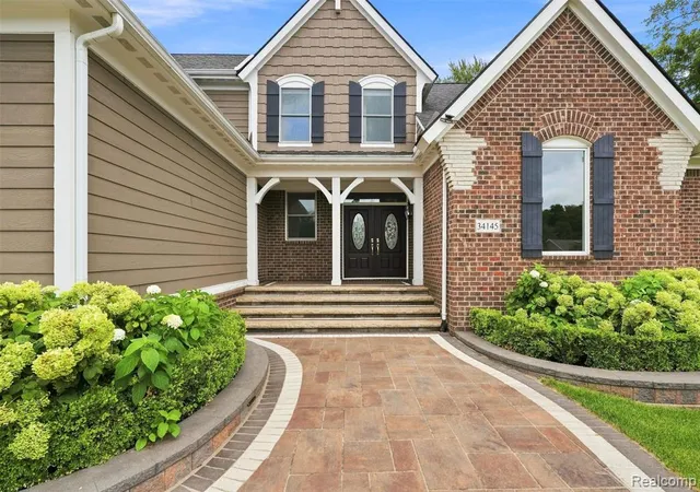 Photo 2 of Single family home for sale at 34145 Oak Forest Dr, Farmington Hills, MI 48331 | MLS# 61021052 | Listing updated on 2026-08-30