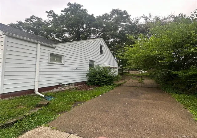 Homes for sale in Harper Woods, MI | 20413 Kingsville St, Harper Woods, MI 48225 | MLS# 61006720
