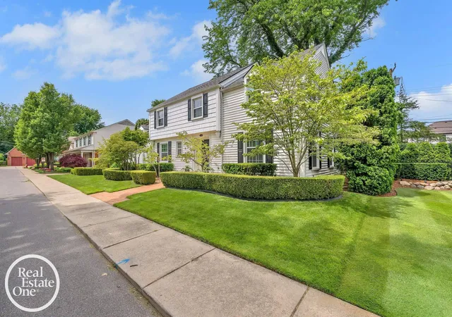 Homes for sale in Grosse Pointe Shores, MI | 90 Colonial Rd, Grosse Pointe Shores, MI 48236 | MLS# 50214761