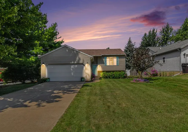 Photo 1 of Single family home for sale at 421 Macomb Ave, Grand Rapids, MI 49534 | MLS# 70550197 | Listing updated on 2026-09-17