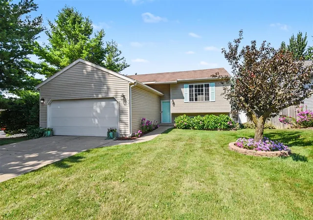Photo 3 of Single family home for sale at 421 Macomb Ave, Grand Rapids, MI 49534 | MLS# 70550197 | Listing updated on 2026-09-17