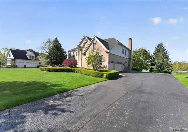 Homes for sale in Milford, MI | 1595 Boulder Lake Dr, Milford, MI 48380 | MLS# 60997091