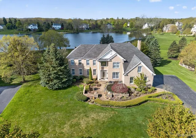 Homes for sale in Milford, MI | 1595 Boulder Lake Dr, Milford, MI 48380 | MLS# 60997091