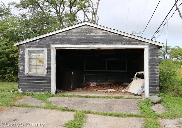 Photo 3 of Sale Pending at 15315 Park Grv St, Detroit, MI 48205 | MLS# 60936227 | Listing updated on 2026-07-07