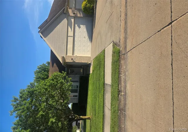 Homes for sale in Chesterfield, MI | 30118 Indianwood Dr, Chesterfield, MI 48047 | MLS# 60997824